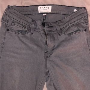 Frame Denim ‘Le Skinny de Jeanne’ in grey distress
